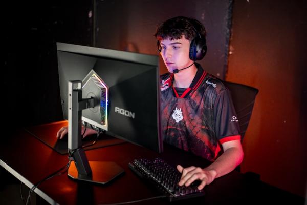 AGON PRO AG276QKD2: monitor de gaming QHD cu 500 Hz, gândit pentru esports și precizie în mișcare