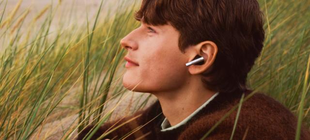 Bang & Olufsen lansează Beo Grace, noile căști true wireless din aluminiu; driver de titan și ANC adaptiv