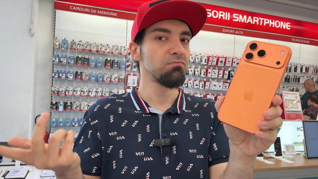 <b>Apple iPhone 17 Pro Max hands-on: Portocaliul atrage atenția, iar hardware-ul impresionează (Video)</b>Apple a lansat pe 12 septembrie cele mai noi telefoane din portofoliu, sub seria iPhone 17. Cel mai popular model din lineup este iPhone 17 Pro Max, terminal ce vine în acest an cu un design complet nou și culori îndrăznețe, acel portocaliu ieșind