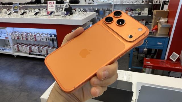 <b>iPhone 17 Pro testat de DxOMark: mult mai bun decât S25 Ultra, sub Pura 80 Ultra</b>A venit şi acel moment: proaspăt lansatul iPhone 17 Pro a fost testat de către francezii de la DxOMark, care au dat un verdict pozitiv pentru terminal. Astfel, a primit 168 de puncte, ocupând locul 3 în clasamentul francezilor. Ce a mers bine şi 