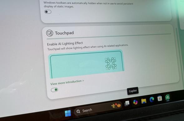 Acer Swift 16 AI - Software, UI & AI: Photo 24.11.2025, 20 57 43.jpg