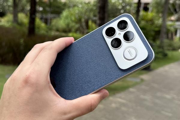Video hands-on POCO F8 Ultra: Cel mai bine dotat flagship POCO are sistem audio 2.1 Bose, zoom optic 5X, baterie de 6500 mAh și încărcare ultra-rapidă