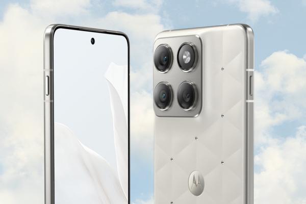 După RAZR 60 și modelul Motorola edge 70 primește tratamentul Swarovski, cu 14 cristale în spate (leak poster)