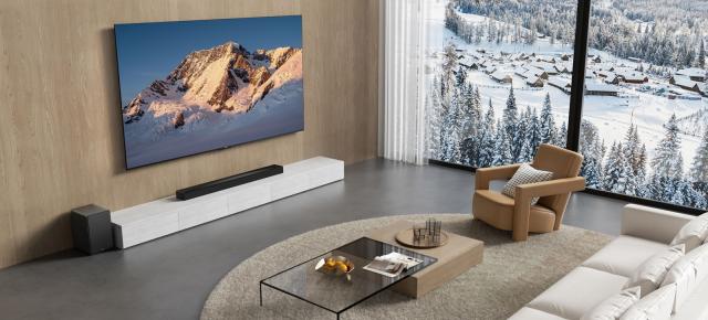 Idei de cadouri de sărbători de la TCL: smartphone-uri, televizoare, monitoare și gadgeturi pentru toate bugetele