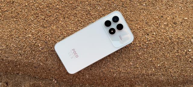 POCO F8 Pro: Design premium cu sticlă și metal, atent finisat și abordare glossy-mat