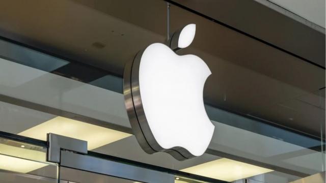 <b>Apple face concedieri atipice; Iată în ce segment!</b>Apple a început să taie din echipa sa de vânzări, într-un gest total atipic pentru compania care și-a cultivat de-a lungul timpului o reputație solidă de stabilitate a locurilor de muncă. Potrivit Bloomberg, vorbim despre câteva zeci de poziții desființat