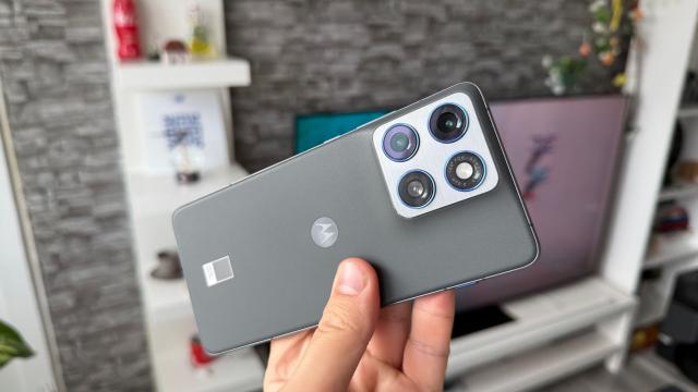 <b>Motorola Edge 70 Ultra apare la orizont, sub numele de cod „Urus”; Are procesor Snapdragon 8 Gen 5 „confirmat”</b>Deși nu am avut un „Ultra” sub seria edge 60, Motorola urmează să prezinte un succesor direct pentru edge 50 Ultra, modelul high-midrange lansat în 2024. Vorbim deci despre Motorolla edge 70 Ultra, telefon ce începe să se contureze, conform celor spuse