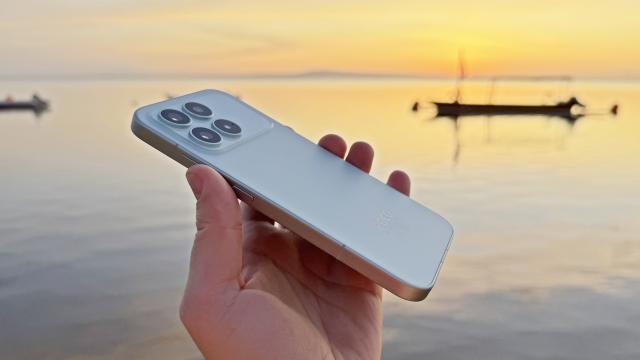 <b>POCO F8 Pro: Benchmark-uri ce scot untul din procesorul Snapdragon 8 Elite, uneori cu temperaturi ușor tropicale</b>La interiorul lui POCO F8 Pro am găsit procesorul octa-core Qualcomm Snapdragon 8 Elite (SM8750-AB), cipset dezvoltat pe seama procesului de 3nm. Are 2x nuclee Prime Oryon V2 Phoenix L de 4.32 GHz și 6 nuclee Oryon V2 Phoenix