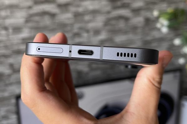 Nothing Phone (2): Acustică stereo hibrid, cu rezultate rezonabile dar fără recorduri