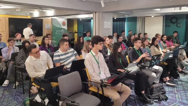 <b>Eşti student pasionat de tehnologie? Huawei lansează a zecea ediţie a programului Seeds for the Future</b>Huawei îşi continuă iniţiativele pentru studenţi şi lansează a zecea ediţie a programului Seeds for the Future. Acesta este un program dedicat studenţilor pasionaţi de tehnologie. Proiectul vine pe fondul faptului că în România 