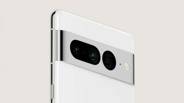 <b>Google explică de ce şi cum a creat "cocoaşa" pentru camera de pe Pixel</b>Designurile de telefoane din ziua de azi nu mai vin cu riscuri şi decizii curajoase. În general mai toate telefoanele arată la fel şi excepţiile sunt puţine. Ici un Action Button, colo nişte butoane virtuale de volum pe Mate 30 Pro