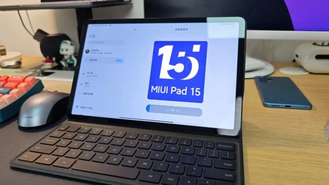 <b>Tableta Xiaomi Pad 5 nu va primi actualizarea la Android 14, deși MIUI 15 va sosi; Care e explicația?</b>Xiaomi a reintrat pe piața tabletelor în 2021, odată cu debutul modelului Xiaomi Pad 5. E o tabletă destul de apreciată, care s-a bucurat de succes în tot acest timp. A sosit cu Android 11 și interfața MIUI 12.5, iar acum ea rulează Android 13 bazat