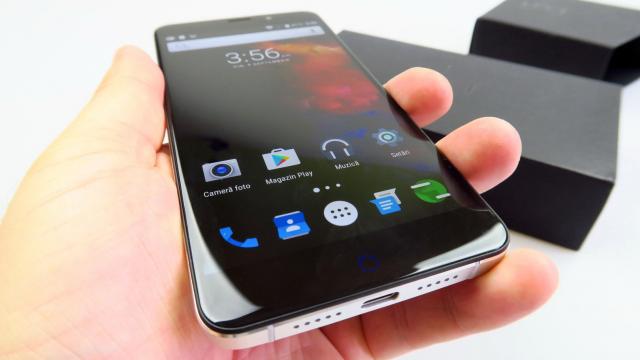 <b>UMi Max Unboxing: combinaţie de tehnologie de la companii de top, phablet masiv şi atractiv ca preţ</b>UMi Max este un telefon metalic masiv, lansat în această vară şi care tocmai a ajuns pe masa de teste Mobilissimo.ro. Compania UMi a fost deosebit de activă în ultima vreme, printr-o serie de lansări de smartphone-uri cu dotări bune, designuri metalice..