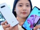LG Q51 este telefon nou, cu cameră triplă în spate și display FullVision de 6.5 inch