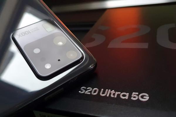 Samsung Galaxy S20 Ultra 5G Unboxing: ce primiţi în cutie, Galaxy Buds+ la precomandă şi comparaţie cu Note 10+ (Video)