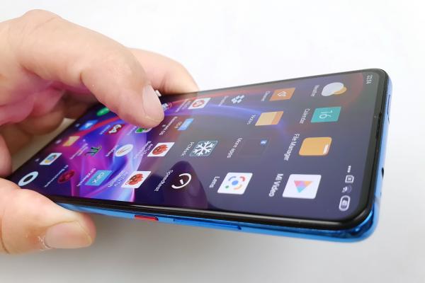 Xiaomi Mi 9T: Conectivitate clasică de telefon midrange cu oarecare pretenţii