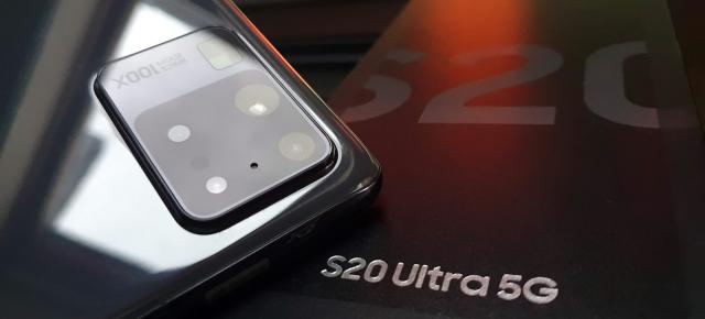 Samsung Galaxy S20 Ultra 5G Unboxing: ce primiţi în cutie, Galaxy Buds+ la precomandă şi comparaţie cu Note 10+ (Video)