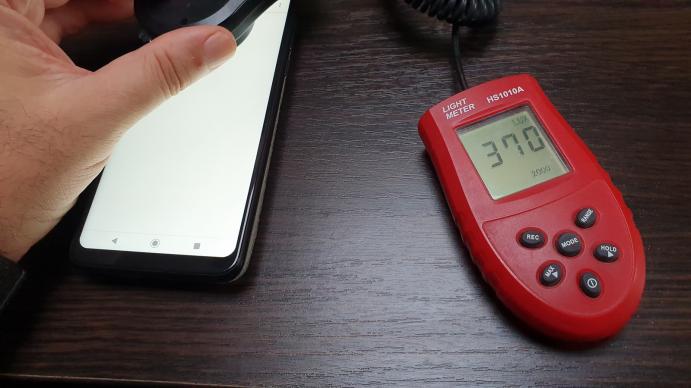 Luminozitate display Motorola One Macro și ecran văzut la microscop: Motorola-One-Macro_039.jpg