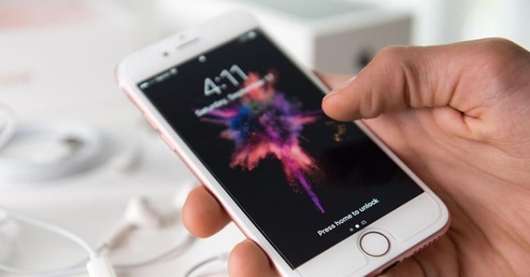 Apple şi Samsung date în judecată pentru radiaţia emisă de telefoanele lor; Iată ce modele sunt menţionate