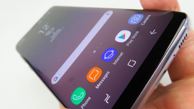 <b>Samsung confirmă mai pe ocolite faptul că Galaxy S8 și Note 8 nu vor primi Android 10; Avem un roadmap oficial</b>Din păcate vestea referitoare la faptul că Samsung are în plan să aducă Android 10 și pe flagship-ul Galaxy S8 din 2017 este infirmată astăzi la nivel oficial. Mai pe ocolite sau mai bine zis într-un mod indirect