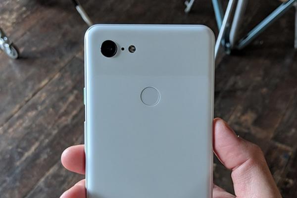 Google Pixel 3 XL primeşte mama tuturor scăpărilor: mostre foto detaliate, unboxing şi galerie foto