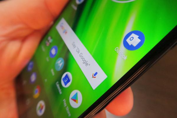 Motorola Moto G6 Play: Display acceptabil, fără culori prea vii totuşi