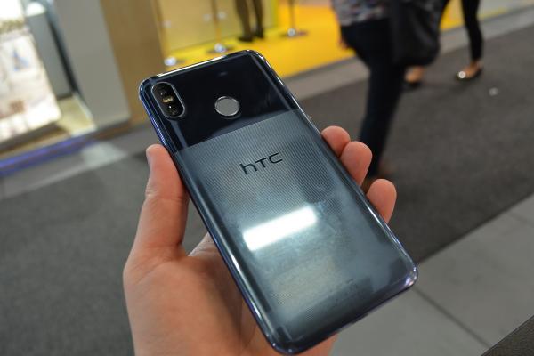 IFA 2018: HTC U12 Life hands-on - un nou suflu pentru gama midrange HTC, spate arătos (Video)