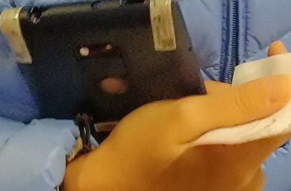 Huawei Mate 20 îşi face apariţia în China cu aceeaşi husă misterioasă şi sub formă de protecţii de ecran