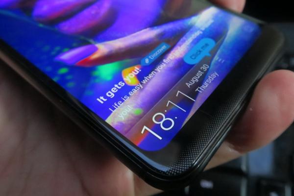 Allview Soul X5 Unboxing: scoatem din cutie noua propunere midrange de la Allview, cu AI, Face Emoji, husă la pachet (Video)