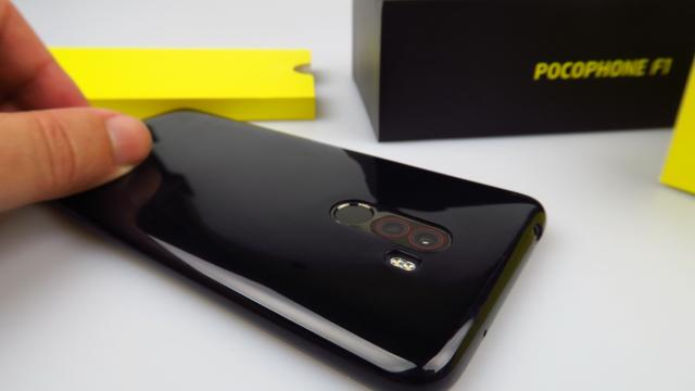 <b>Preț și disponibilitate Xiaomi Pocophone F1 în România</b>Unul dintre cele mai inedite telefoane ale anului 2018 este și Xiaomi Pocophone F1, terminal care la ora actuală deține titlul de cel mai ieftin flagship cu procesor Snapdragon 845 de pe piață. Acesta se vinde pentru sub 2000 lei pe plan local 