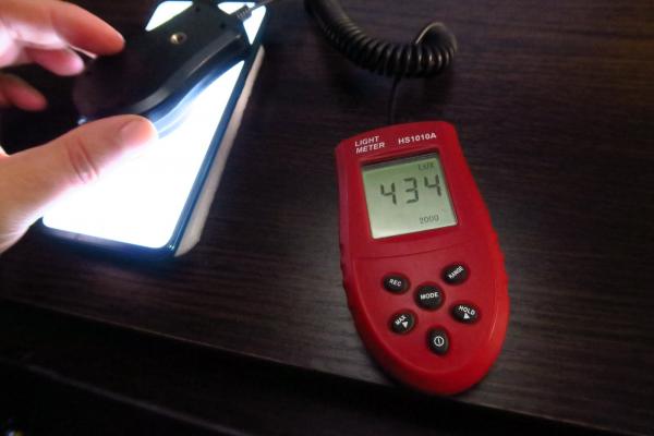 Luminozitate display Xiaomi Redmi Note 8 Pro și ecran văzut la microscop