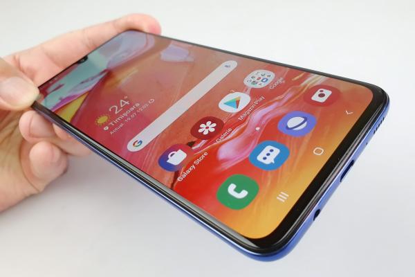 Samsung Galaxy A70: Multimedia cu acustică mono, dar generoasă ca volum