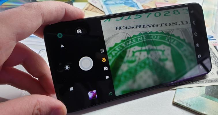 Motorola One Macro debutează în România; I-am testat abilitățile de captură macro într-un studio foto (mostre)