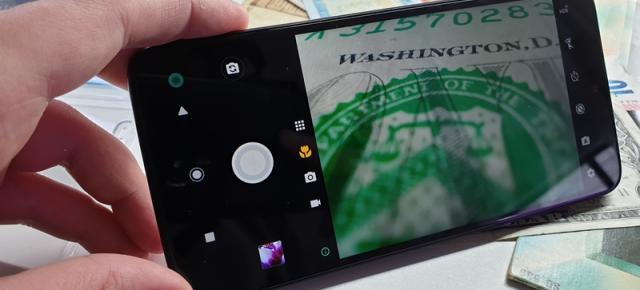 Motorola One Macro debutează în România; I-am testat abilitățile de captură macro într-un studio foto (mostre)