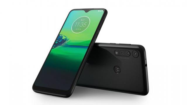 <b>Motorola Moto G8 Play sosește cu o cameră foto triplă în spate și procesor Helio P70 la interior</b>În ultimele ore Motorola a avut o sumedenie de lansări. Pe plan local a debutat Motorola One Macro, iar internaţional au sosit E6 Play, Moto G8 Plus şi Moto G8 Play. Acesta din urmă face subiectul acestui articol şi avem de-a face cu 