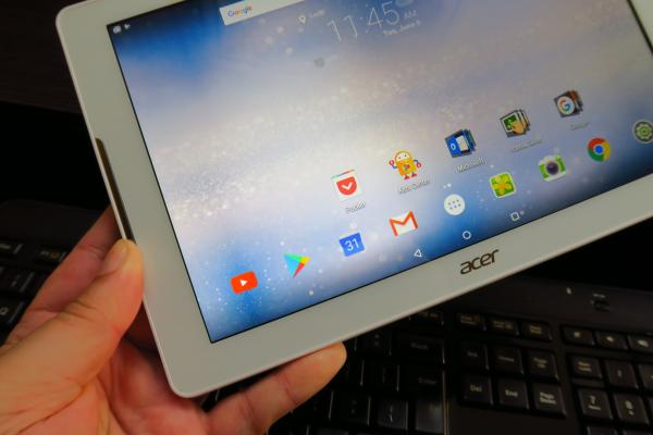 Acer Iconia One 10 (B3-A30): Design confortabil la utilizare îndelungată, nu chiar premium