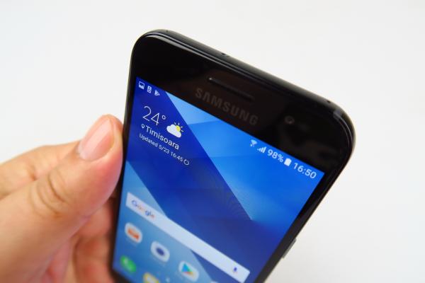 Samsung Galaxy A3 (2017): Conectivitate excelentă, vitezomană, clară