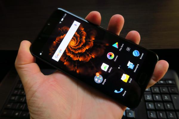 Allview X4 Soul Style: Display luminos peste Moto Z Play sau Huawei P9 Lite