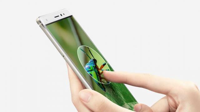 <b>Huawei aplică pentru dreptul asupra tehnologiei "4D Touch"; Ar putea fi un soi de Apple 3D Touch evoluat</b>În trecut cei de la Huawei au adus pe piață câteva smartphone-uri cu tehnologia Force Touch aplicată display-ului, ceva în stil 3D Touch prin care puteam interacționa cu iconițele de pe ecran într-un mod mai diferit. Astăzi apare în ecuație un soi de 