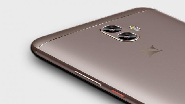 <b>Allview X4 Soul Xtreme este oficial! Phablet de 6 inch cu cameră duală, senzor selfie de 20 mpx și mega-baterie de 4550 mAh!</b>Astăzi nu se lansează doar OnePlus 5, ci și smartphone-ul Allview X4 Soul Xtreme - un mega phablet de 6 inch ce pune la bătaie o cameră selfie de 20 megapixeli și o cameră duală de 13 megapixeli pe spate. Avem și o uriașă baterie de 4550 mAh la bord