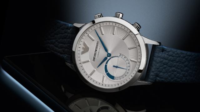 <b>Smartwatch-ul Emporio Armani Connected va sosi la vânzare din septembrie; prețul ar putea fi de peste 400 dolari</b>Au trecut luni bune de la anunțul oficial al smartwatch-ului Emporio Armani Connected și nici acum produsul nu este disponibil la vânzare. Aflăm totuși că debutul comercial va avea loc în luna septembrie a acestui an, mai precis pe data de 14 când 