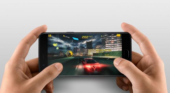 <b>Probleme pentru smartphone-ul OnePlus 5, după ce XDA Developers ar fi descoperit că trişează în benchmark-uri; Iată declaraţia chinezilor</b>Pe lângă acuzația din partea publicului cu privire la faptul că OnePlus 5 copiază design-ul lui iPhone 7, acum apare în prim plan o acuzație mai gravă dacă o putem numi astfel. Cei de la XDA Developers au descoperit că noul terminal al chinezilor 