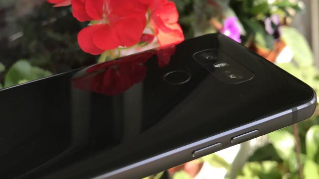 <b>Mobicast #174: Podcast & Videocast Mobilissimo.ro despre lansarea OnePlus 5, tablete Kodak Archos, Allview X4 Soul Xtreme, o vară de concerte</b>Weekendul începe întotdeauna cu Mobicast şi suntem prezenţi în undele acustice pentru va arăta ce mai e nou în zona telecom şi nu numai în ultima săptămână. Nu a fost o săptămână prea aglomerată, astfel încât un singur telefon domina titlurile de ştiri.