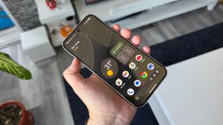 Google Pixel 11 Pro XL: Display care știe cu ce se mânâncă luminozitatea, fără probleme în zile foarte însorite