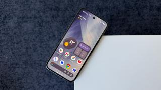 Google Pixel 11: Baterie modestă pe hârtie, autonomie impresionantă în practică