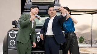 Huawei Mate XT 2 pare să fi apărut deja în mâna lui Richard Yu; tri-fold-ul se apropie de lansare