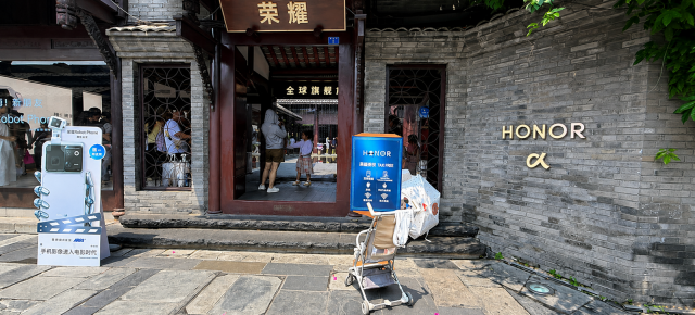 Am (re)vizitat magazinul-templu chinezesc HONOR din Chengdu după 2 ani; Ce s-a schimbat?