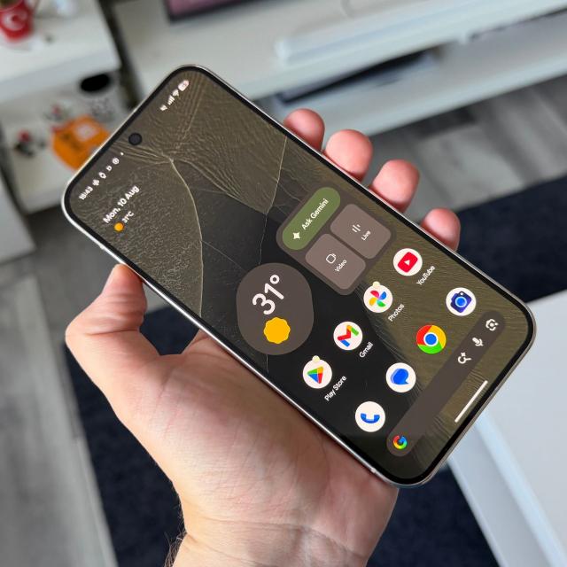 Google Pixel 11 Pro XL: Display care știe cu ce se mănâncă luminozitatea, fără probleme în zile foarte însorite