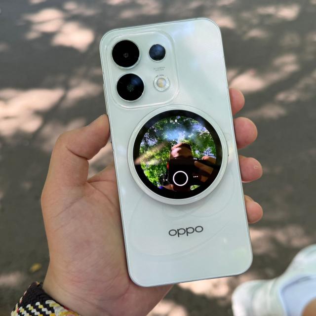 OPPO pregătește un senzor selfie pătrat de 68 MP pentru viitorul Reno18 Pro