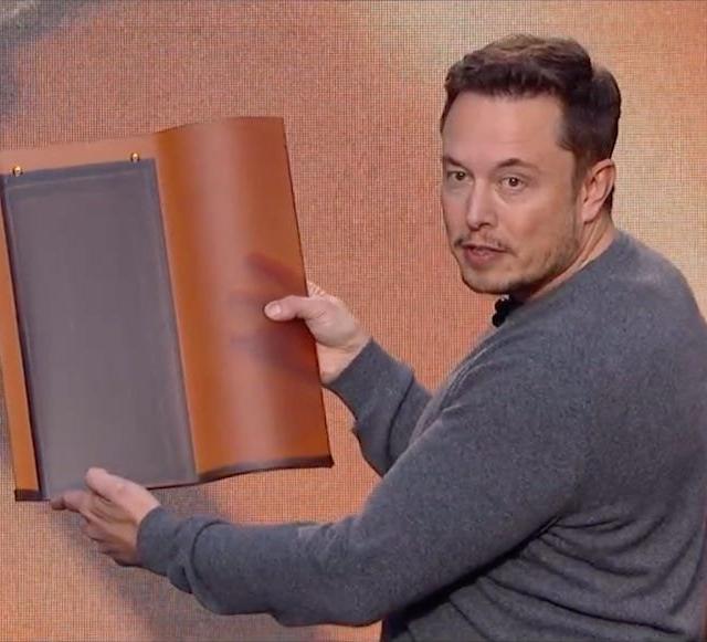 Tesla renunță la țiglele fotovoltaice Solar Roof din cauza costurilor și problemelor tehnice